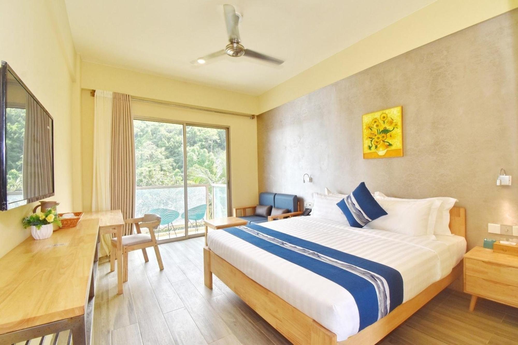 Deluxe King Suite